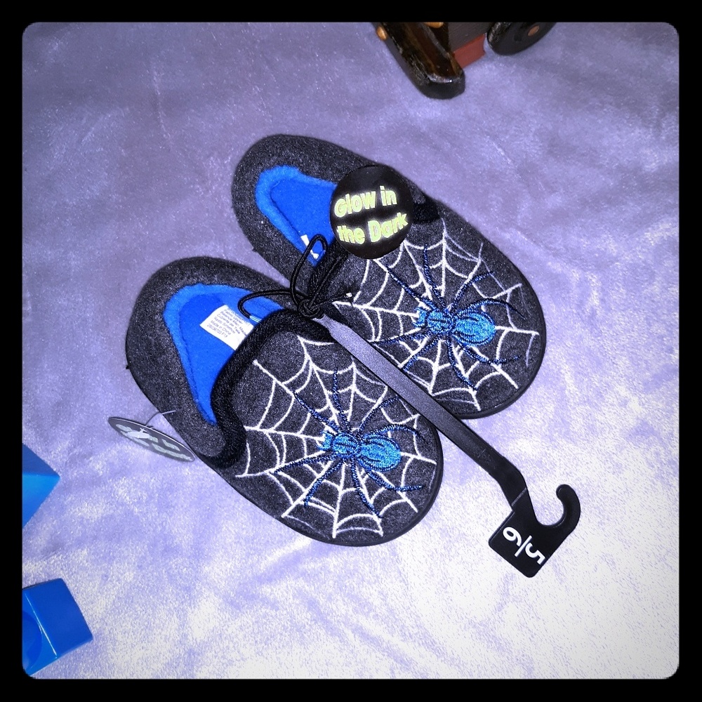Kids Boys glow in the dark spider slippers 5/6
